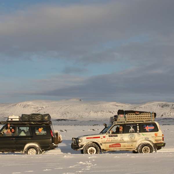 Firehjulstrækkere i sneen på Island
